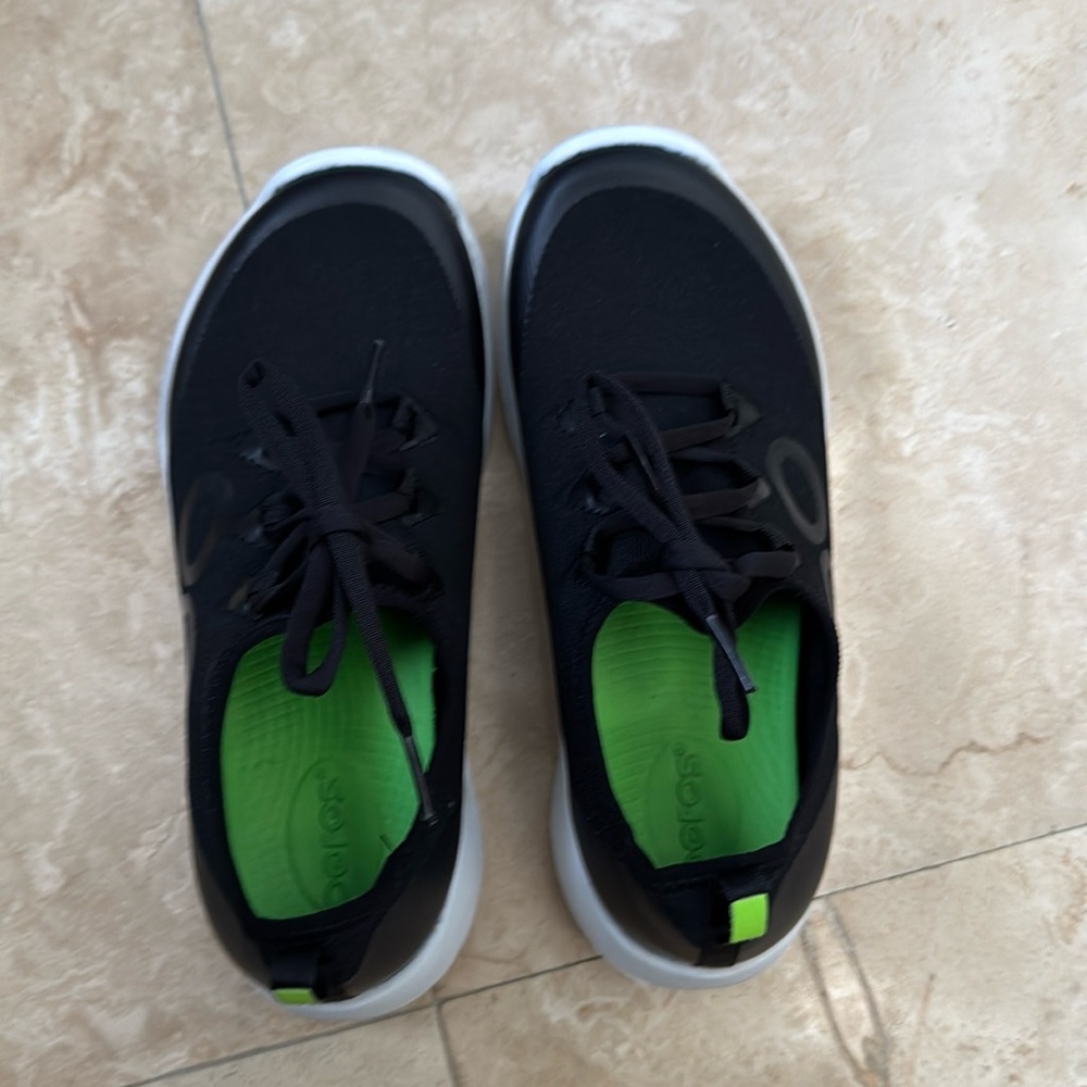 Women’s oofos sneakers